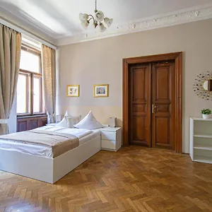  Appartement For Celebrations Spacious 3bdr With Balcony Tsjechië